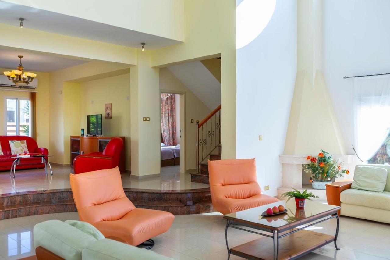 Coral Bay View, Walking Distance To The Beach! * Πέγεια