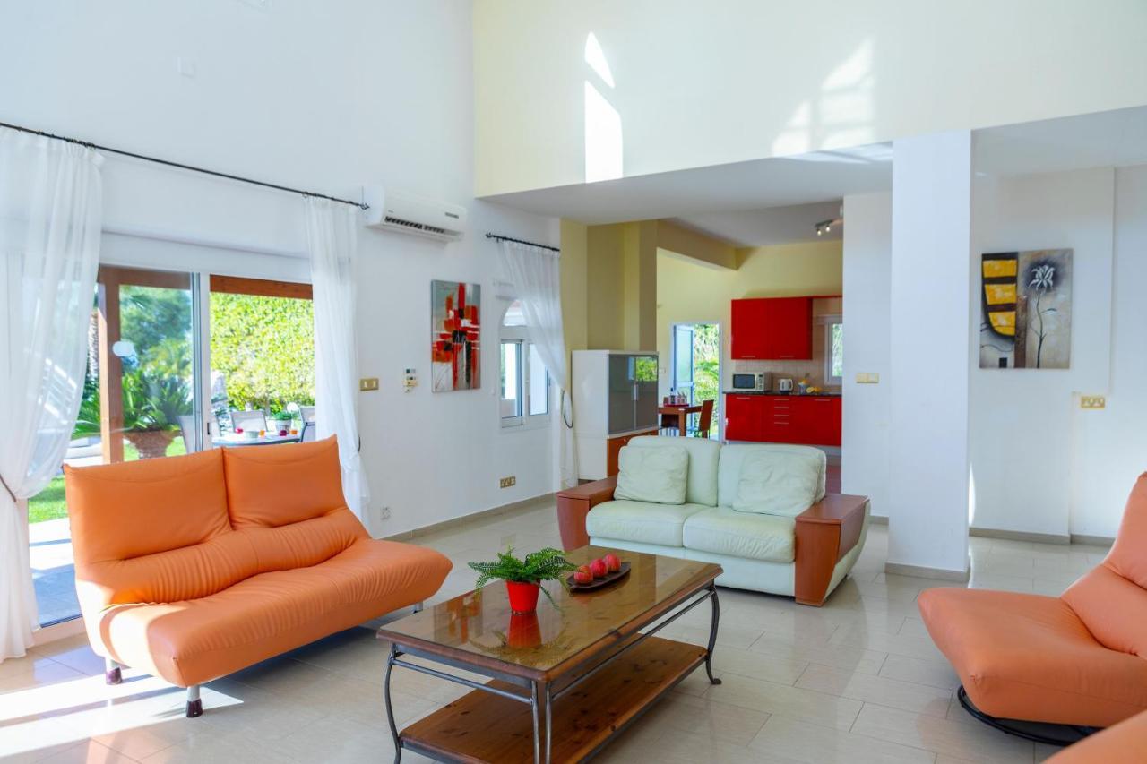 Coral Bay View, Walking Distance To The Beach! * Peyia