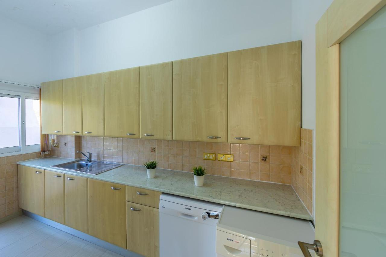 Βίλα Coral Bay View, Walking Distance To The Beach!